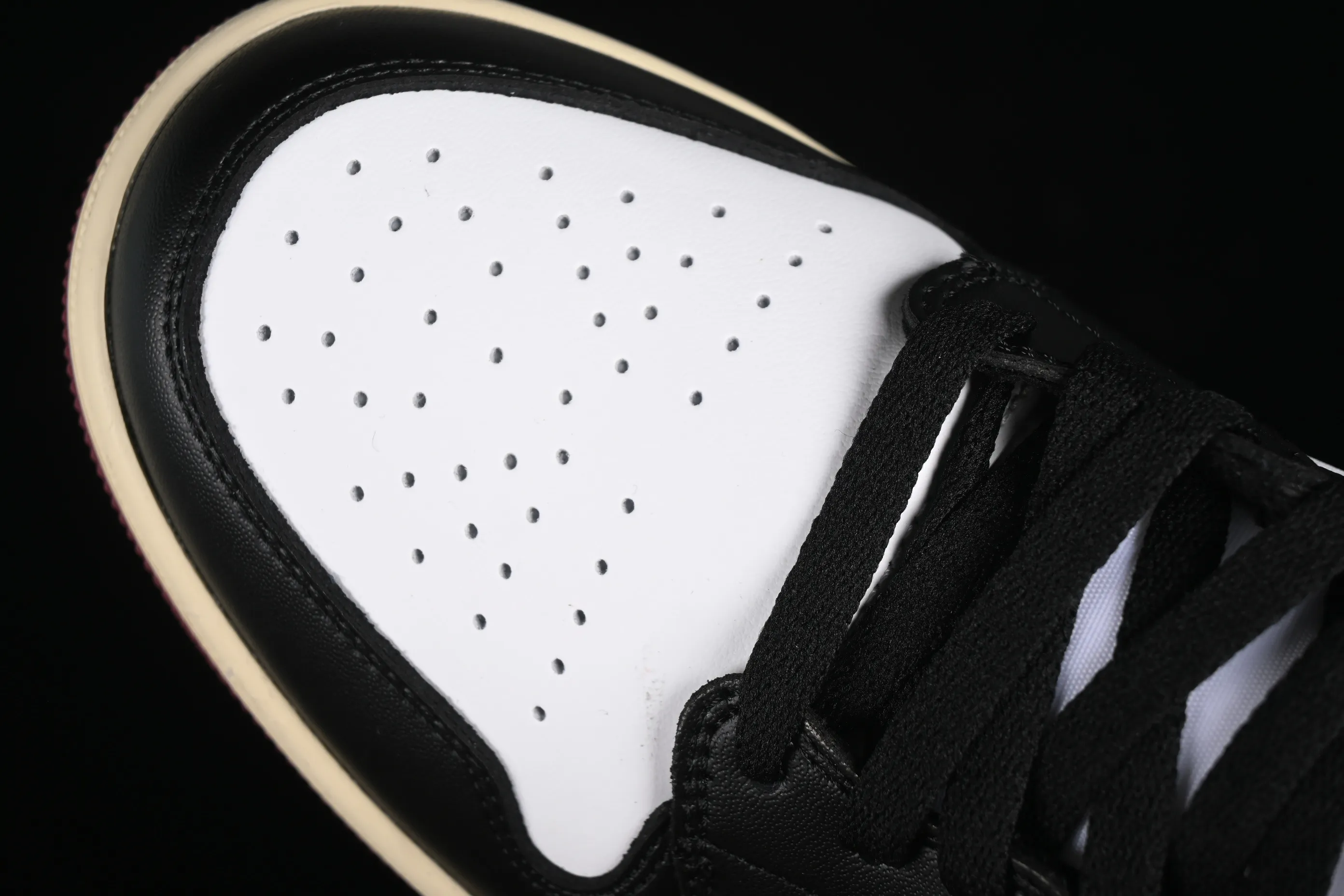 All categories Air Jordan Jordan series basketball shoes Air Jordan 1 Mid Air Jordan 1 Mid AJ1 Joe 1 snake pattern black and red toes Zhongbang basketball shoes FQ7818-101